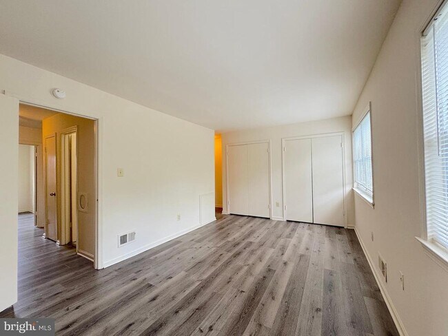 Building Photo - 4104 Sideburn Rd