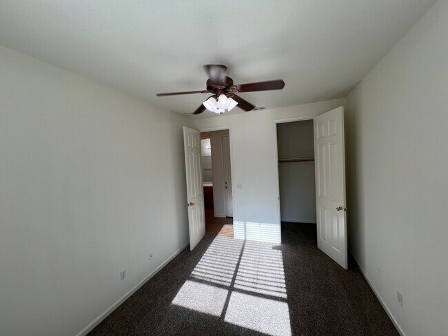 Building Photo - Beautiful Home in Cameron Park with Pool and Greenbelt Views!