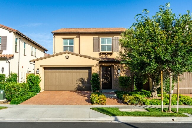 Building Photo - Thoughtfully Renovated 3 Bed, 2.5 Bath Sin...