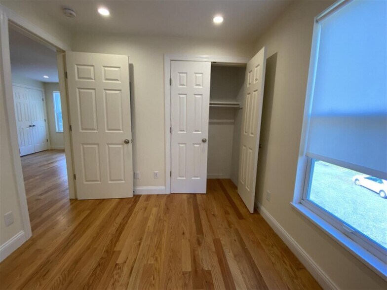 Building Photo - 379 Harvard St