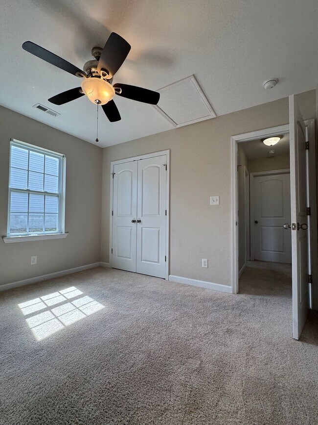 Building Photo - Sensational in Sagewood!