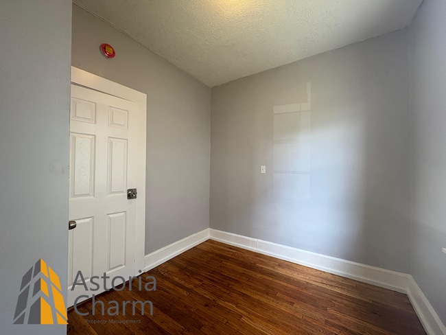 Building Photo - 3-Bedroom Home with Fireplace, Fenced Yard...