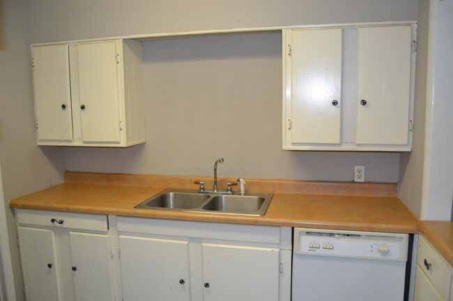 Building Photo - 1328 Marcia Rd