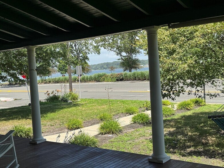 Building Photo - 1511 River Rd