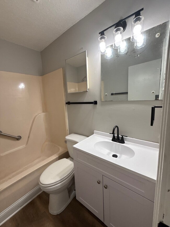 Building Photo - 125 E Jefferson St