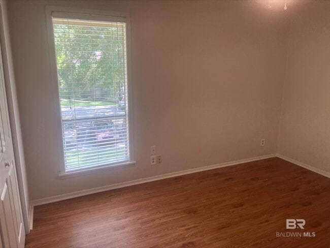 Building Photo - 2065 Sea Cliff Dr N