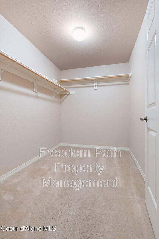 Building Photo - 310 N Promenade Loop