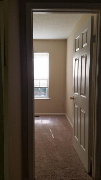 Building Photo - 12 Oneonta Dr
