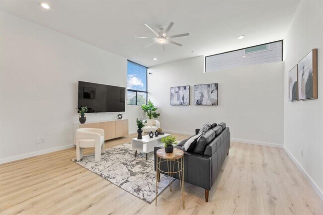 Building Photo - 5809 Toscana Ave