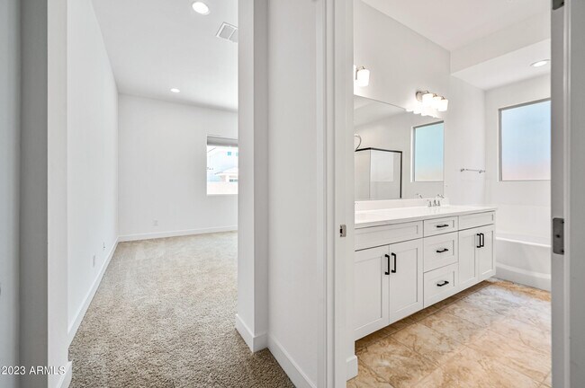 Building Photo - 8725 W Wagon Wheel Dr