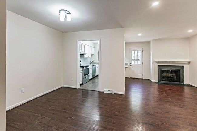 Building Photo - 3 bedroom, 2 bath townhome in Pike Creek