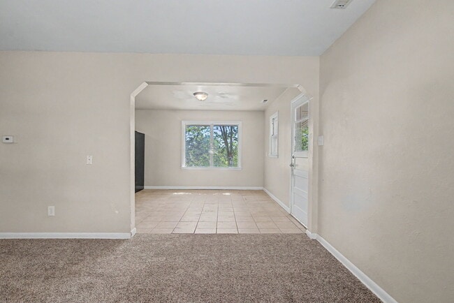 Building Photo - 1121 Cooper Ave