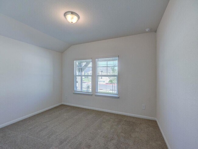 Building Photo - 112 Holmby Dr