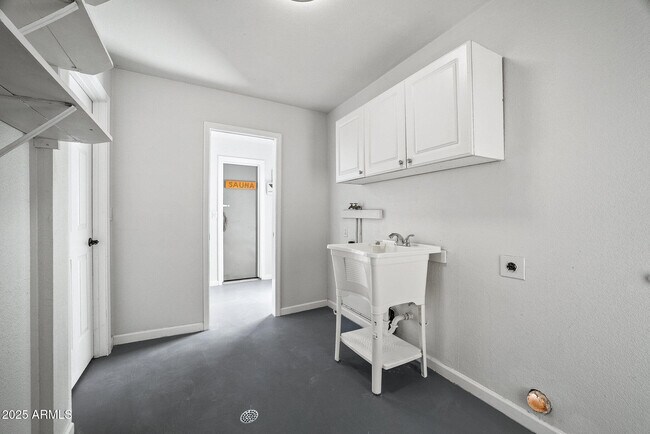 Building Photo - 6039 E Skinner Dr