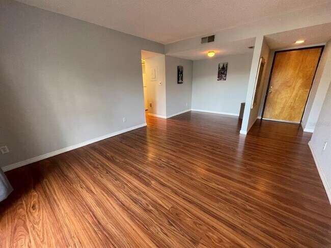 Building Photo - 2579 Countryside Blvd