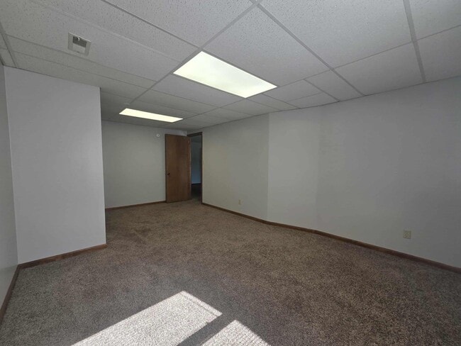 Building Photo - Large town house for rent!