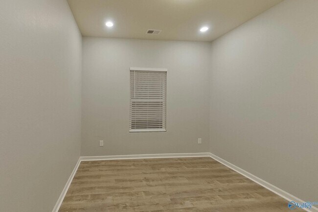 Building Photo - 10685 Bent Brook Dr