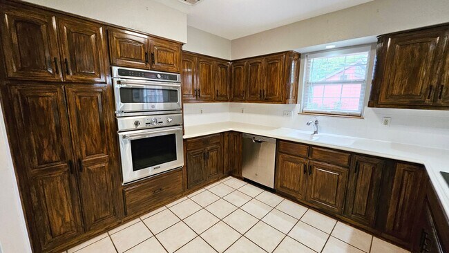 Building Photo - Inviting Home with Bonus Workshop Space!