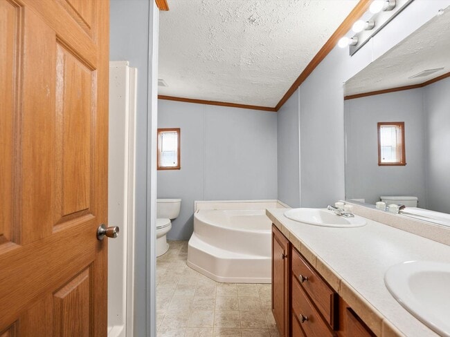 Building Photo - 13675 Woodbridge Rd