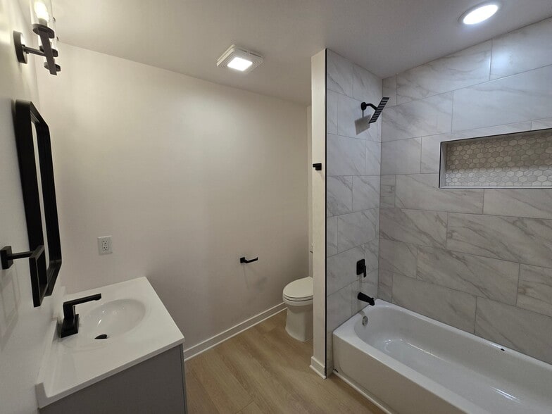 Building Photo - 198 S Court St