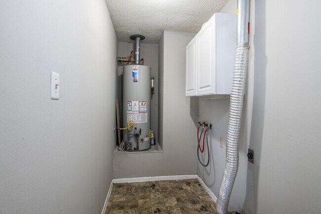 Building Photo - 16210 Cypress Point Dr