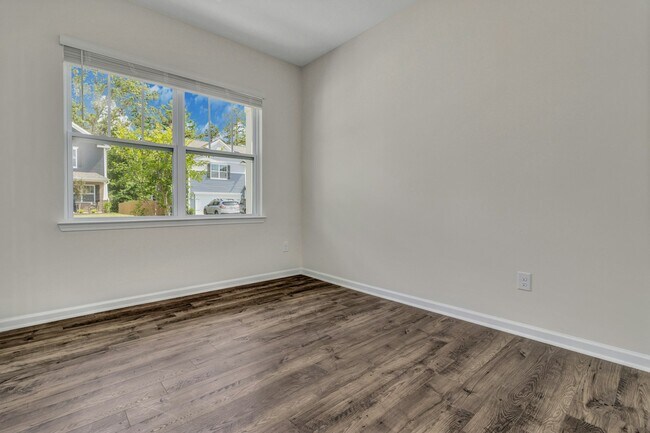 Building Photo - 136 Ashelyn Pk Dr