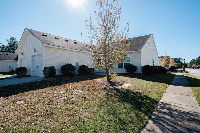 Building Photo - 600 Trellis Square