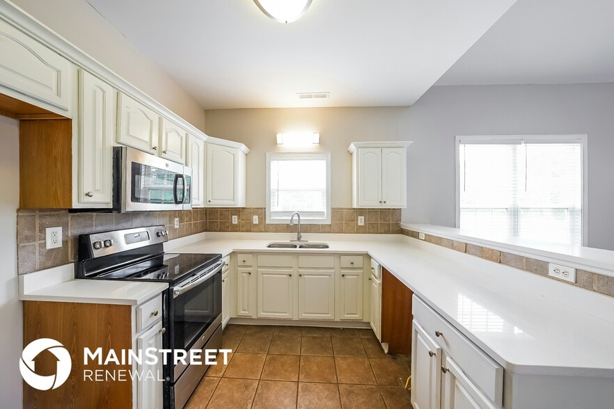 Building Photo - 4497 Canterbury St