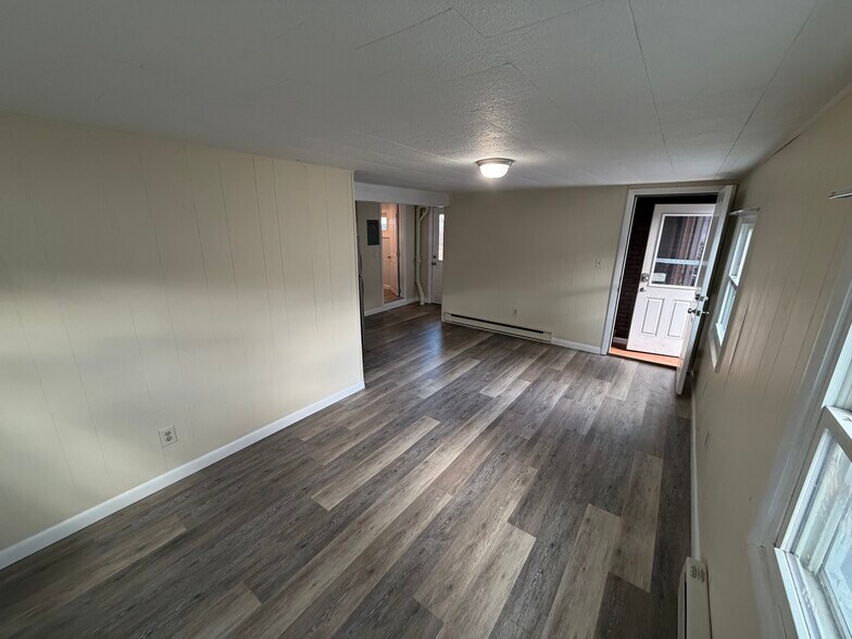 Building Photo - 35 Markham Cir