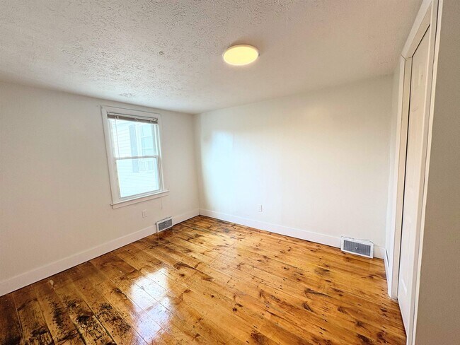Building Photo - 5 Hamel Ave