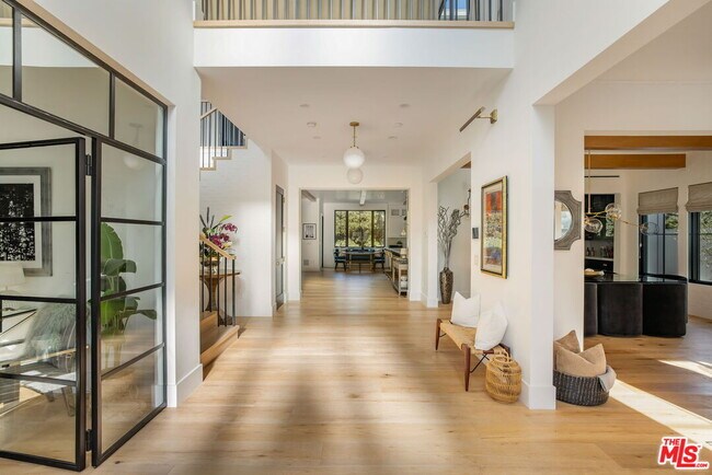 Building Photo - 16101 Royal Mt Dr