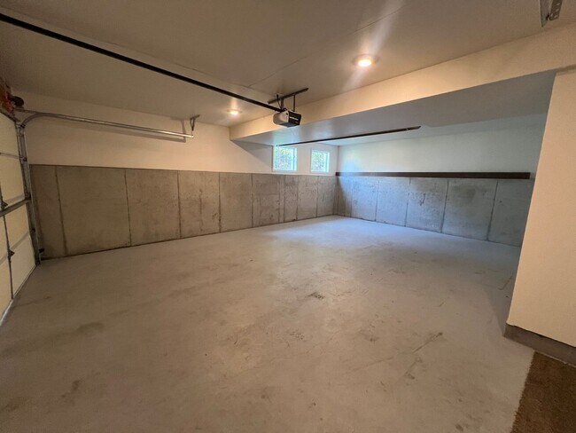 Building Photo - RARE FIND!