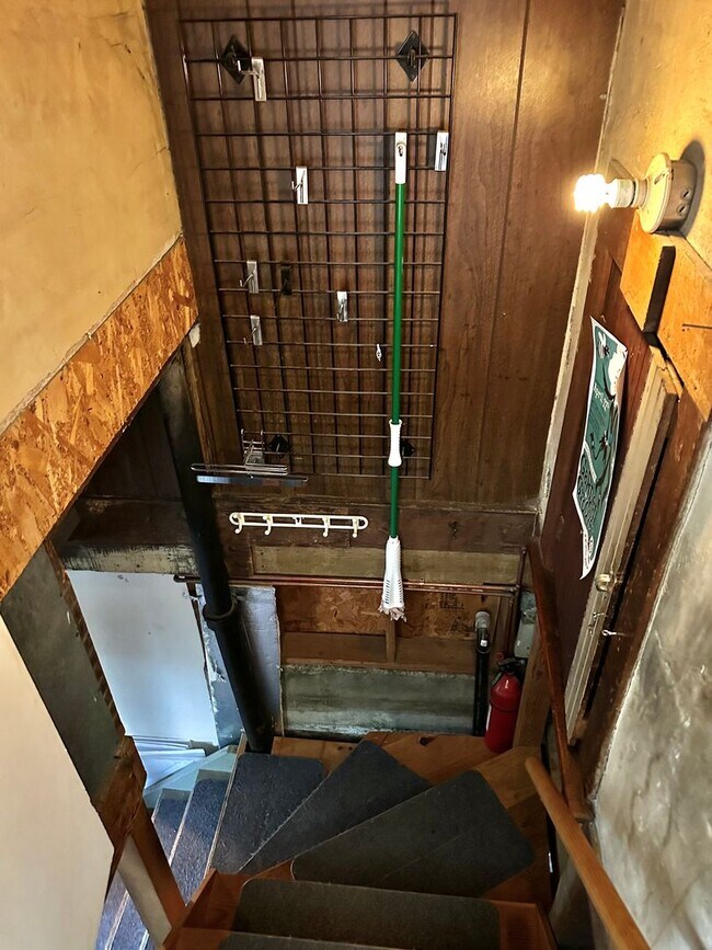 Building Photo - Spacious 1-Bedroom Home with Expansive Living Space