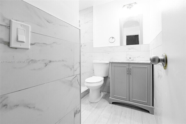 Building Photo - 1060 NE 78th St