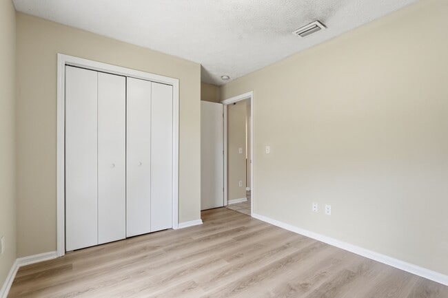 Building Photo - 533 Joseph Cir