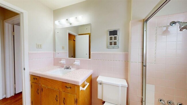 Building Photo - 302 Laurel St