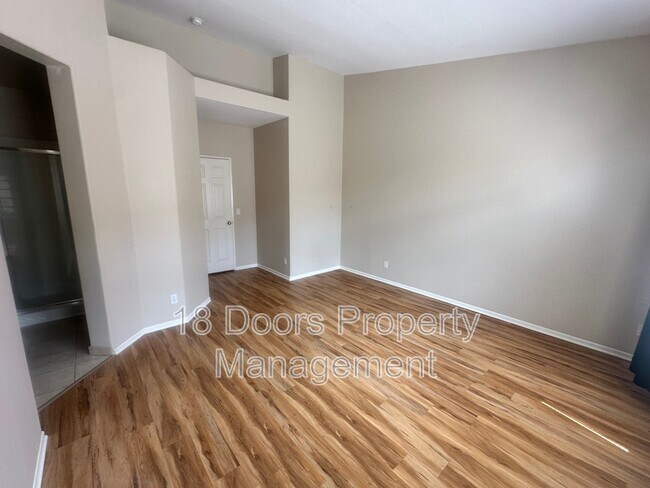 Building Photo - 926 Camino De La Reina