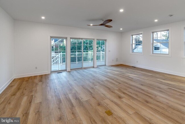 Building Photo - 17 Wilson St