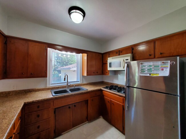 Building Photo - FOR RENT- Crestline Ave- Gorgeous Home in ...