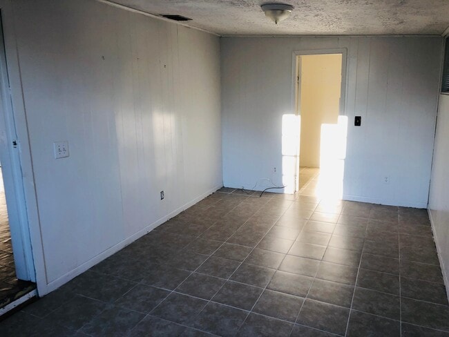 Building Photo - 210 Lee Dr