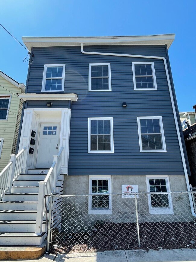 Primary Photo - 342 Townsend St