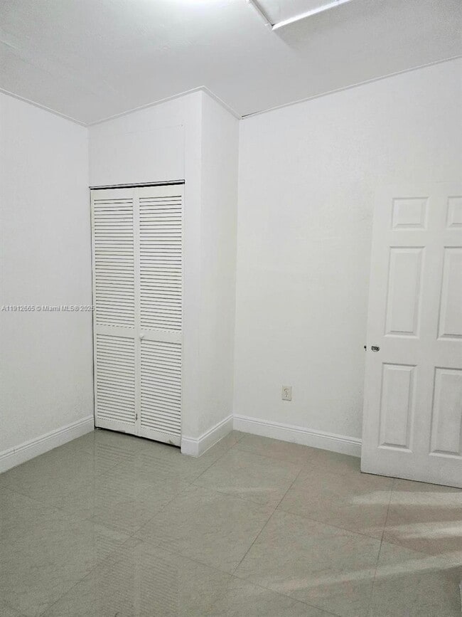 Building Photo - 3621 SW 47th Ave