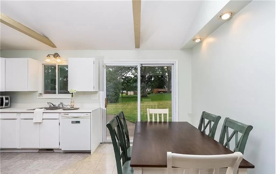 Dining area - 1286 Laurel Dr