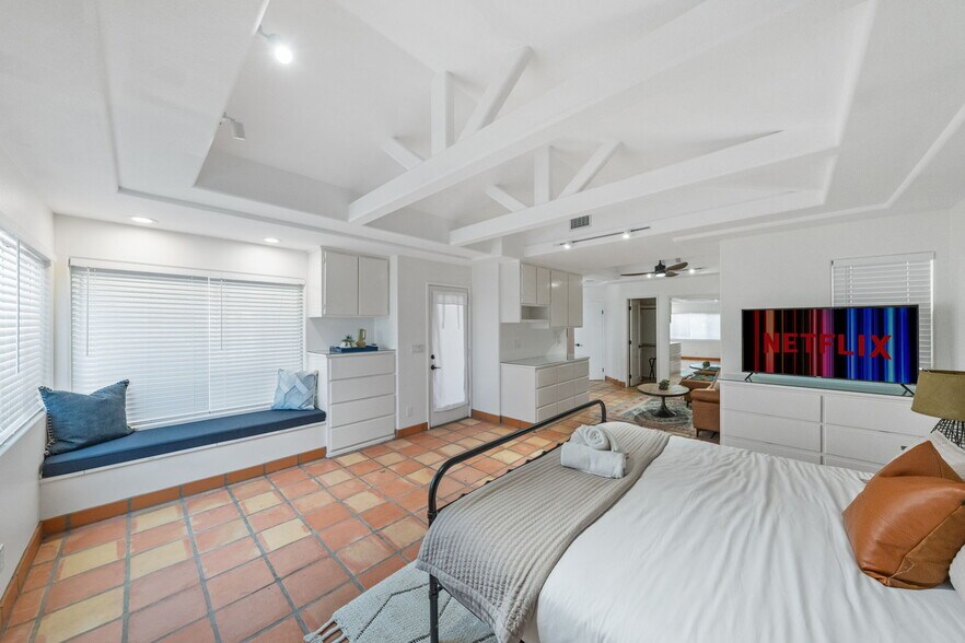 Building Photo - 58328 Bonanza Dr