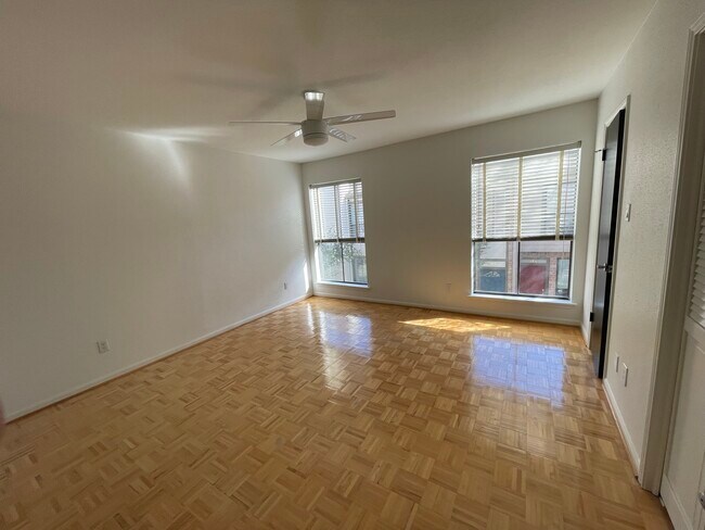 Building Photo - 1201 McDuffie St