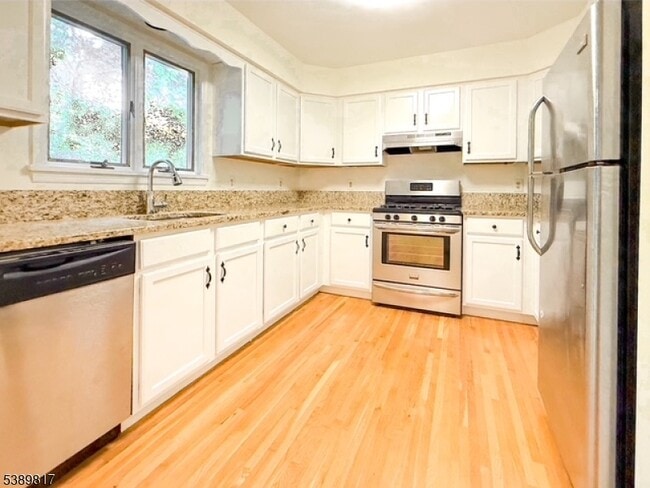 Building Photo - 8 Magnolia Ct