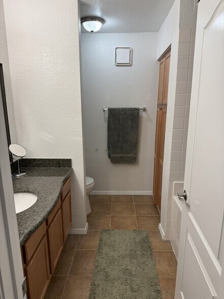 Building Photo - 3145 E Flamingo Rd