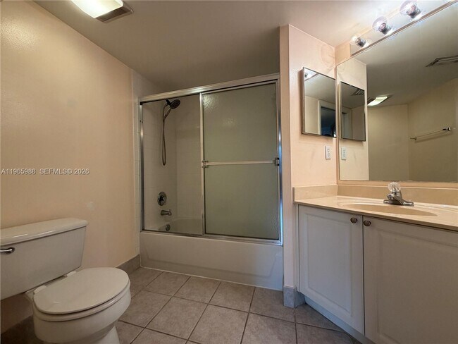 Building Photo - 1600 Crestwood Ct S