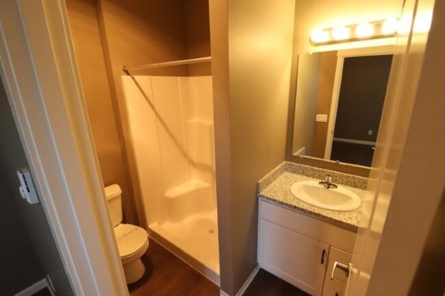 Building Photo - 465 16th St SE