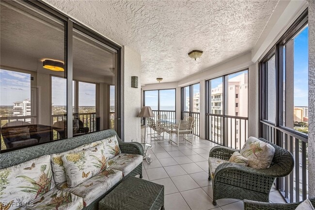 Building Photo - 8171 Bay Colony Dr